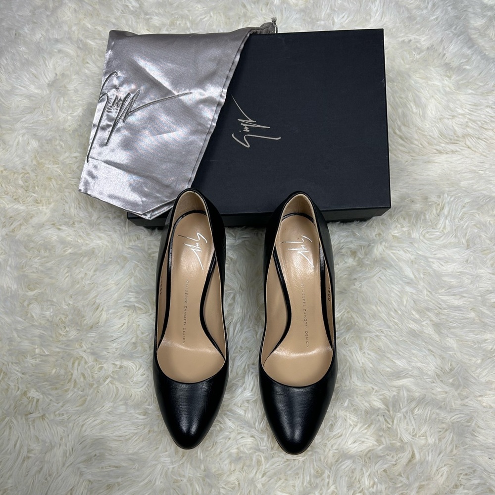 🔥FLASH SALE $99🔥Giuseppe Zanotti black leather pumps *excellent condition*